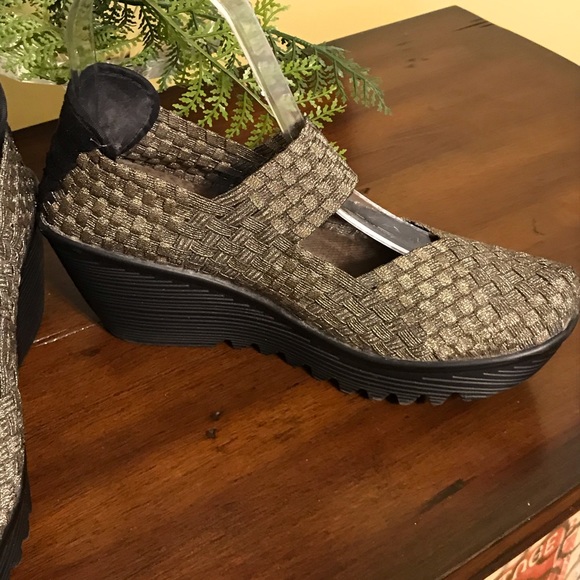 Amazon Bernie Mev Women's Lulia Wedge Pump Bernie Mev Mary